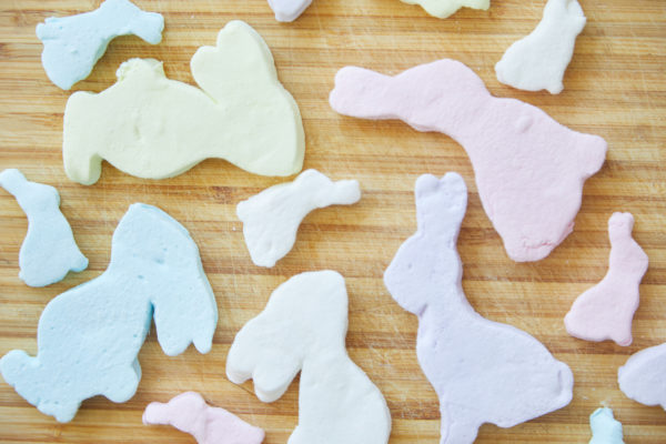 Small Marshmallow Bunnies in Pastel Shades - 5 in a bag (60g) - Image 2