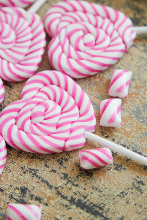 Sugar Free Strawberry Heart Shaped Sucker 30g (Price per unit x 1) OUT OF STOCK.