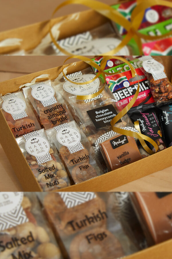 Eid Medium Gift Box  - 11 products