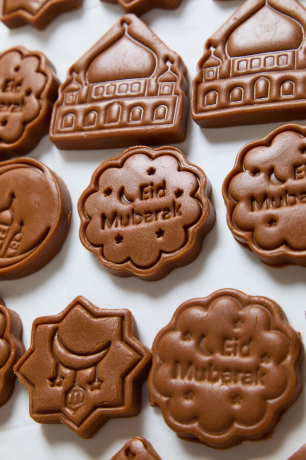 Eid Fudge - 6 Beautiful embossed & patterned fudge pieces in a Tub 185g - OUT OF STOCK - Image 3