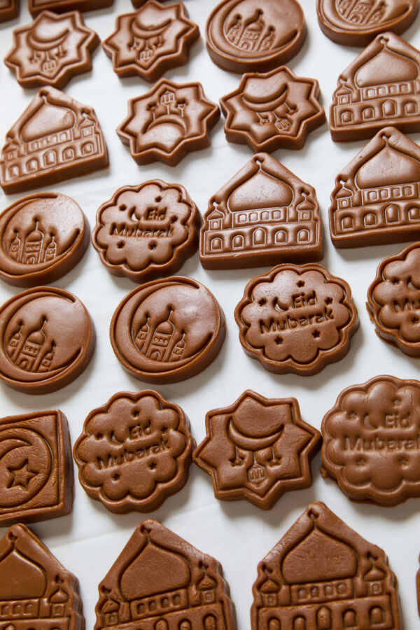 Eid Fudge - 6 Beautiful embossed & patterned fudge pieces in a Tub 185g - OUT OF STOCK - Image 4