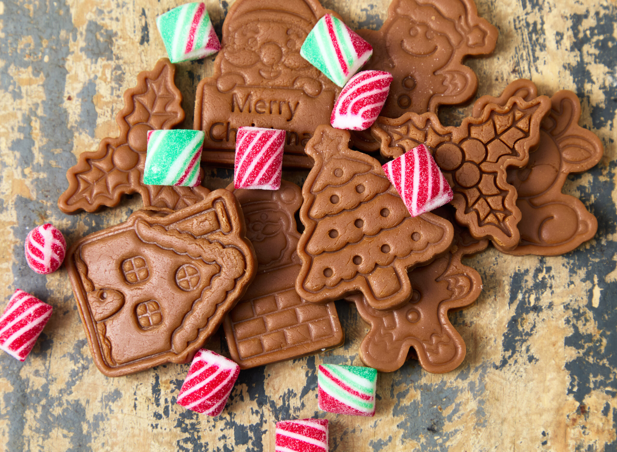 Christmas Fudge - Beautiful Xmas shaped vanilla fudge pieces in a Tub 155g - Image 3