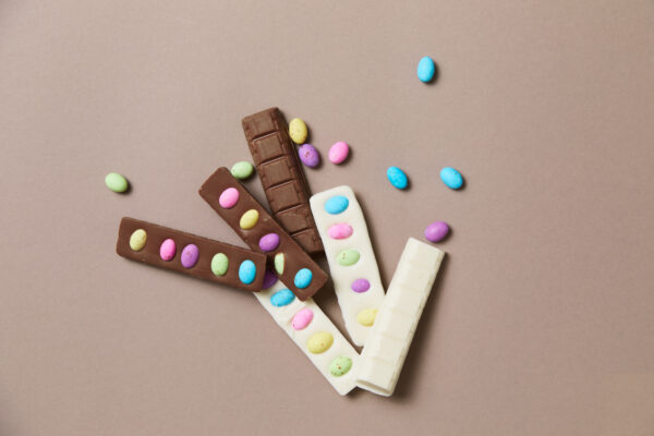 EASTER PRODUCTS ARE CLOSED. Easter Creamy Milky White Chocolate Slab: full of Speckled Eggs (40g)